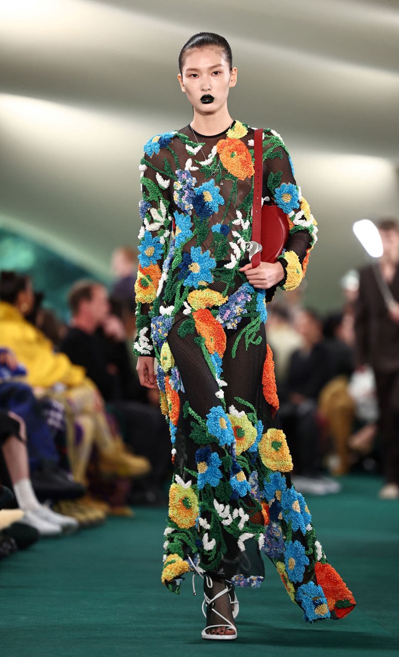 Hottest Fashion Trends and Must-See Collections from London Fashion Week Spring-Summer 2024