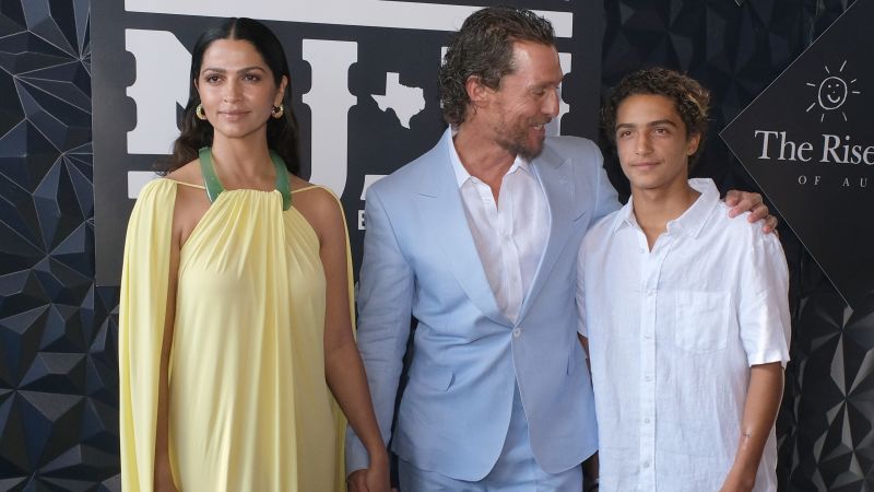 Matthew McConaughey says fatherhood comes before running for public ...