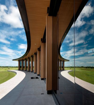 The building's shape was inspired by the arcing trajectory of a golf swing, and a bordering slab "hanging" over the ninth green mimics the hang-time that "Air Jordan" was famed for as a player. 