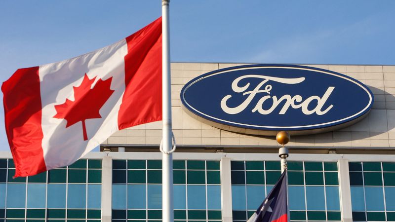 Синдикатът на канадските автомобилни работници постига предварителна трудова сделка с Ford, предотвратявайки стачка