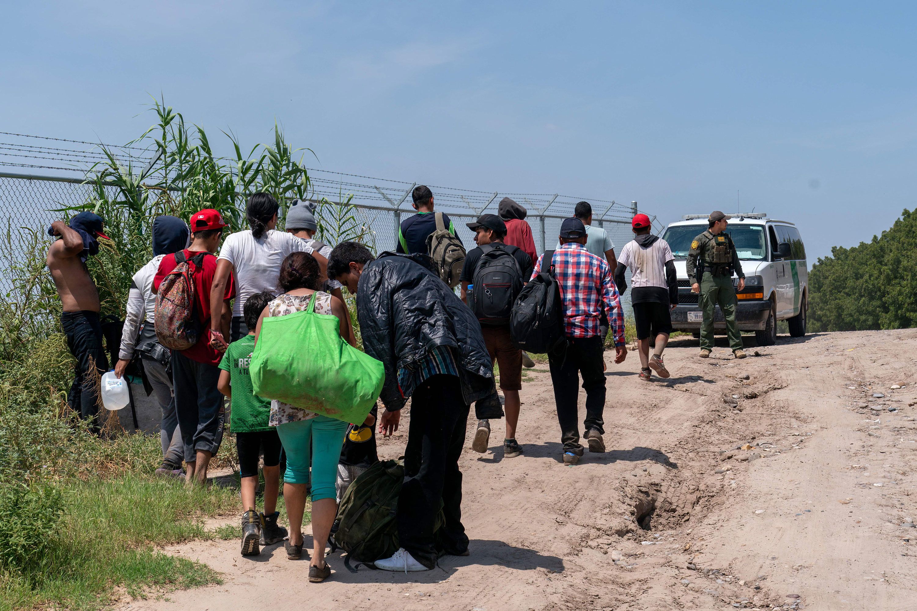 Migrant crossings along the southern US border are rising