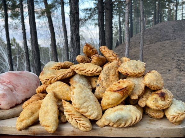 <strong>Khuushuur: </strong>Khuushuur is a deep-fried, half-crescent version of buuz. Jam-packed with meat fillings, they're a popular snack during the annual Naadam Festival.  