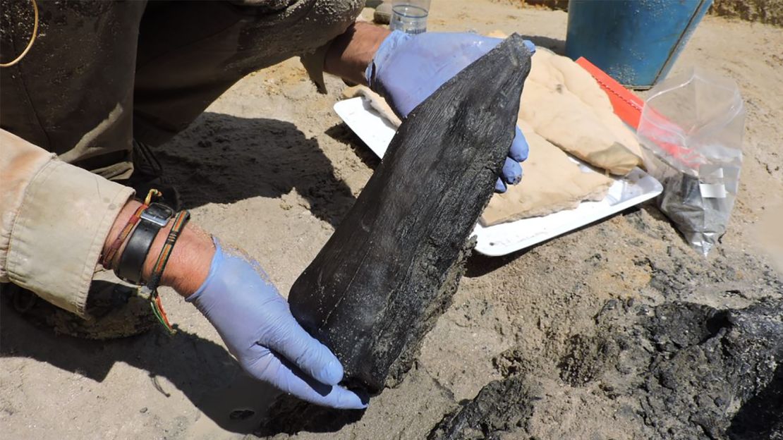 A flint used to shape the wooden structure