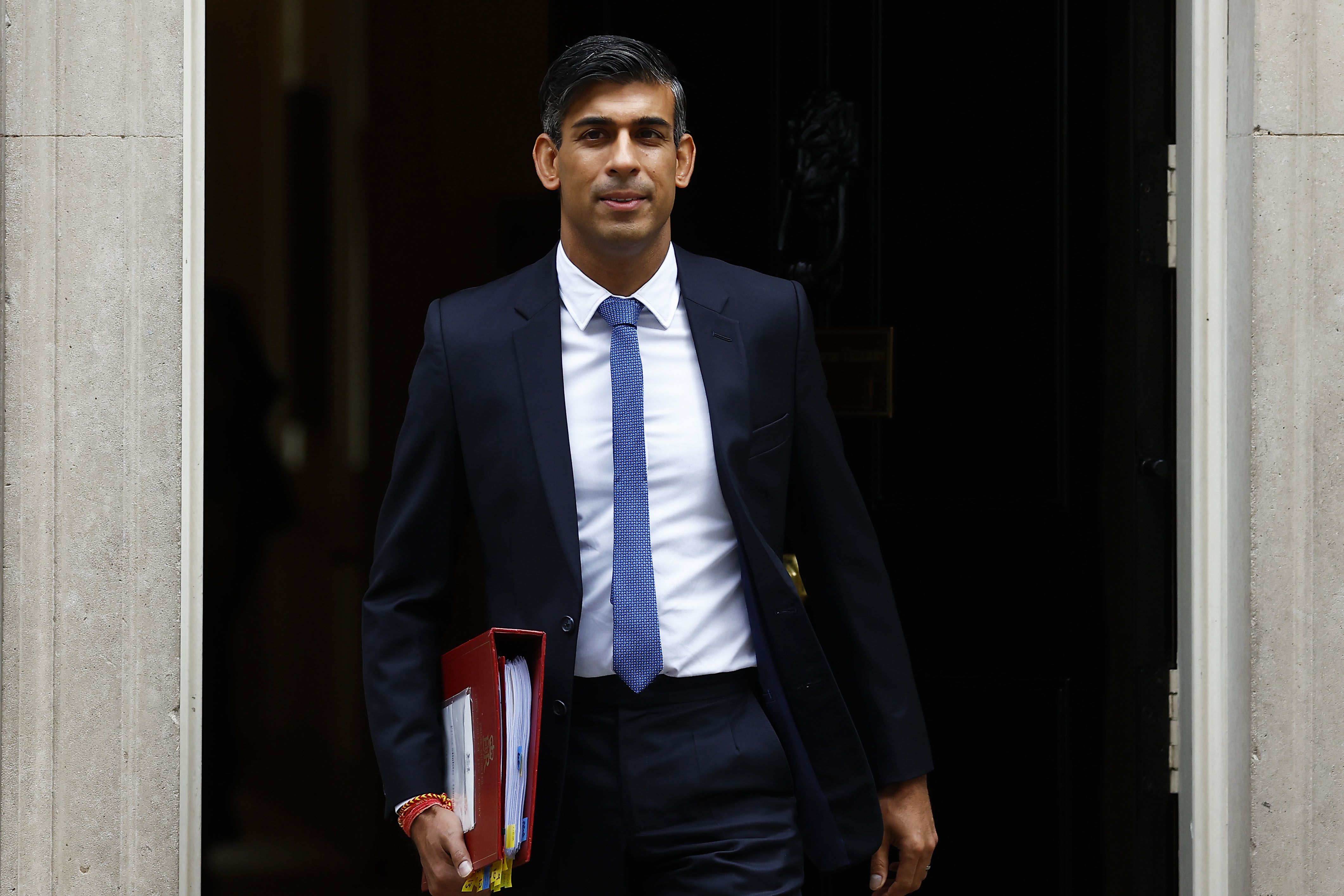 British Prime Minister Rishi Sunak poses with Washington Nationals