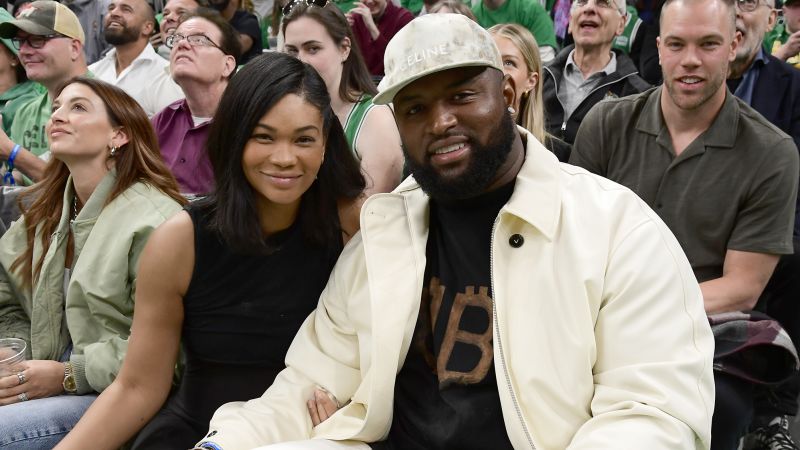 NextImg:Chanel Iman and fiancé Davon Godchaux welcome a baby | CNN
