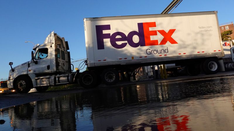 Read more about the article FedEx saw boost from rival UPS’s labor negotiations with Teamsters – CNN