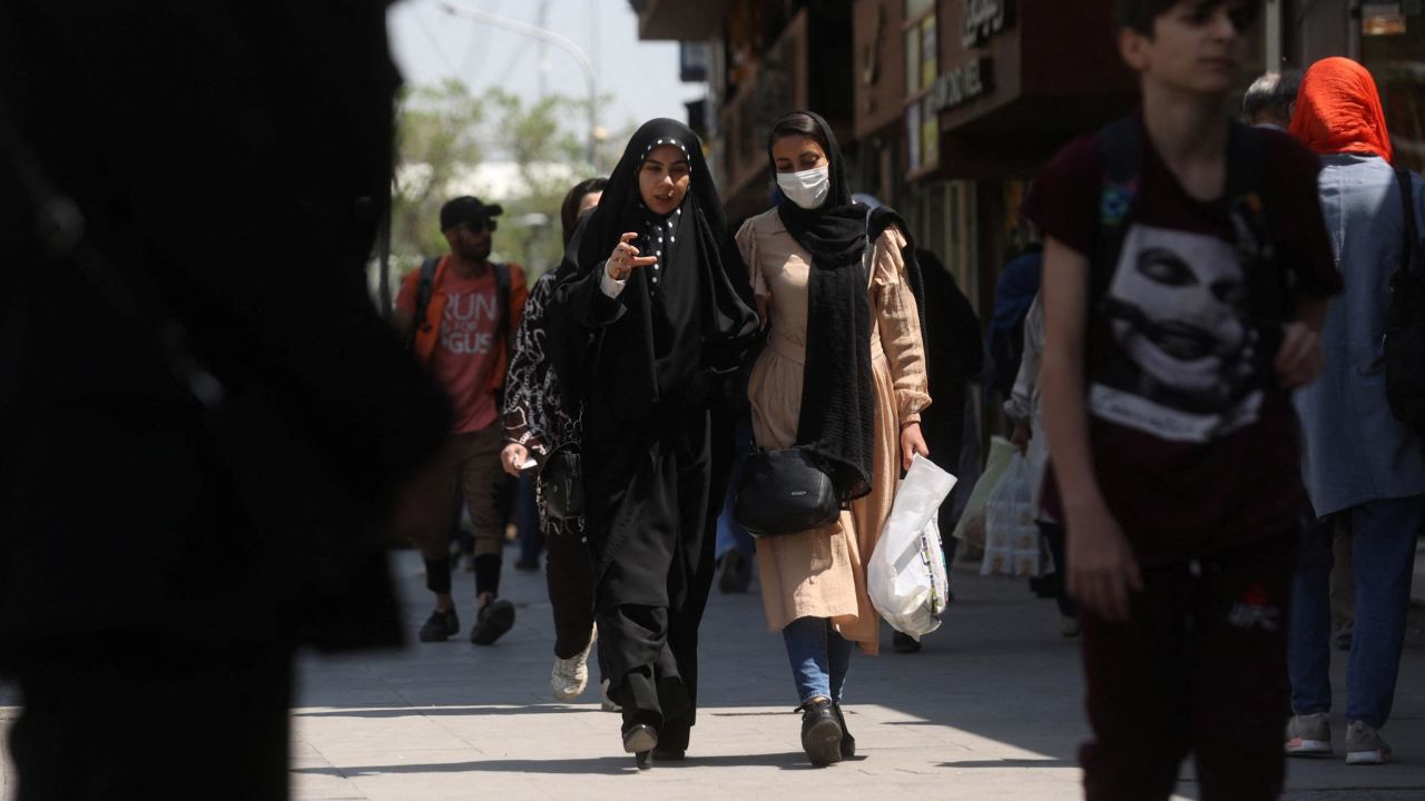 Iranian women walk on a street amid the implementation of the new hijab surveillance in Tehran, Iran, April 15, 2023. Majid Asgaripour/WANA (West Asia News Agency) via REUTERS ATTENTION EDITORS - THIS IMAGE HAS BEEN SUPPLIED BY A THIRD PARTY.