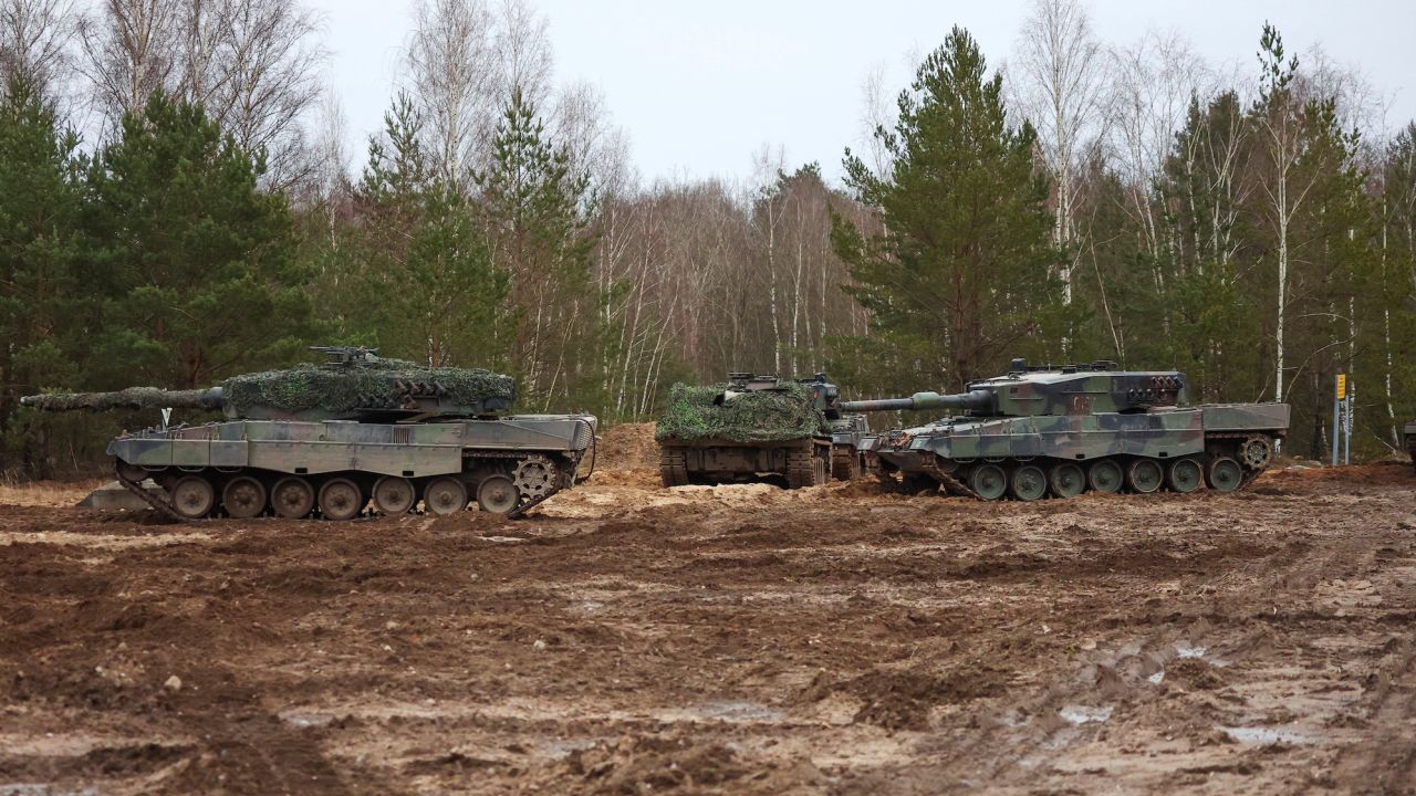 Tanks are pictured as Polish President Andrzej Duda and Minister of National Defence Mariusz Blaszczak visit the 10th Armoured Cavalry Brigade to meet with Polish instructors and Ukrainian soldiers training on Leopard 2 A4 tanks in Swietoszow, Poland February 13, 2023. REUTERS/Kacper Pempel