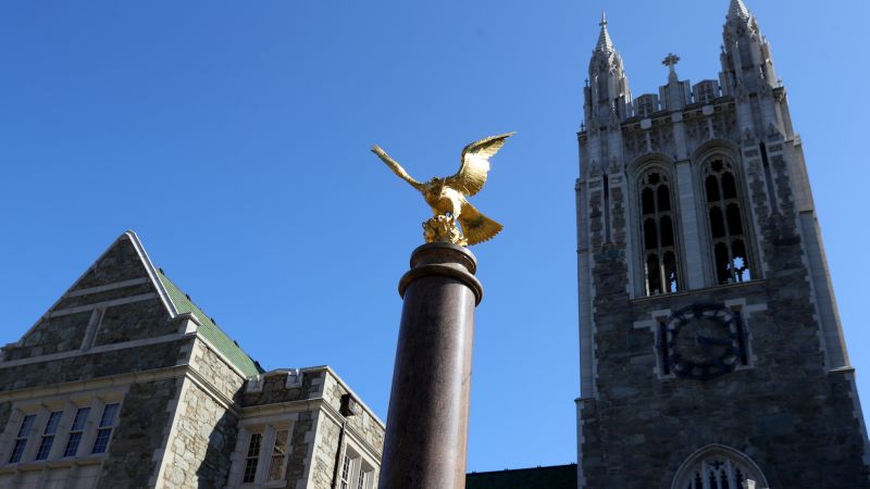 Boston College zawiesza program pływania i nurkowania z powodu nękania