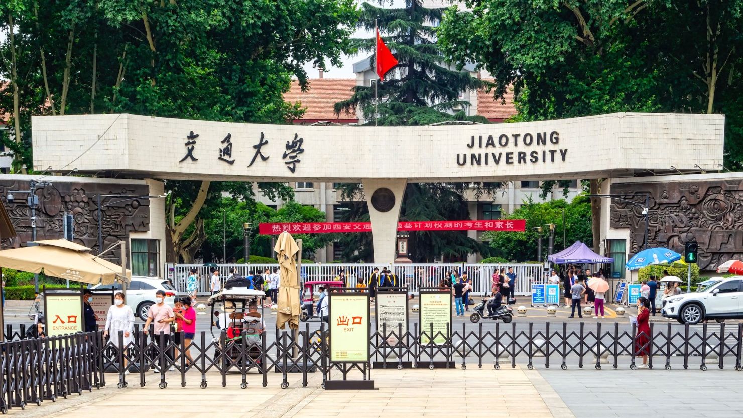 XI'an Jiaotong University has dropped English language qualification as a graduation criteria. 