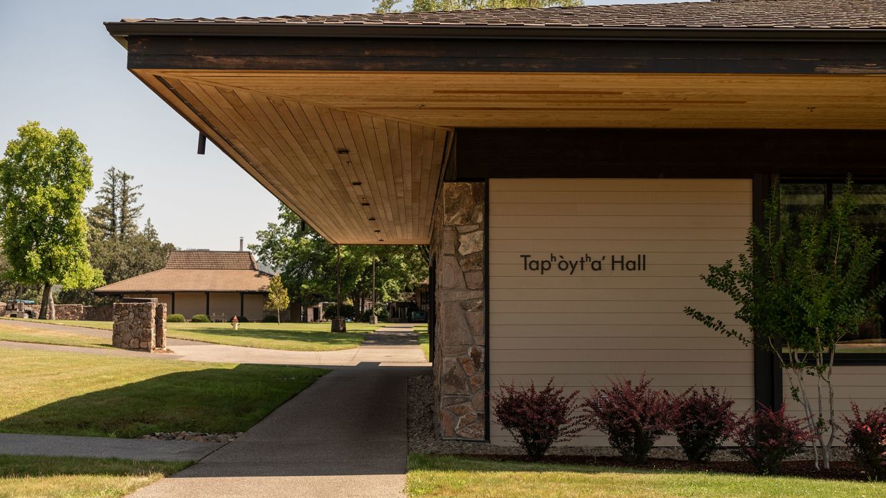 Tapʰòytʰaʼ Hall replaced Snyder Hall on the Umpqua Community College campus.