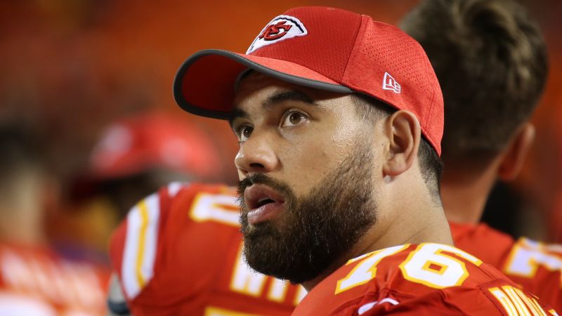 Chiefs' Laurent Duvernay-Tardif wants 'M.D.' on jersey - Sports