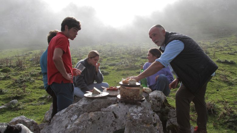 Hosts JosÈ, Carlota and InÈs AndrÈs sharing local cheese, bread and chorizo with cheese producers Covadonga and Jose Luis at their farm in the Picos de Europa mountains, as seen on JosÈ AndrÈs Project.