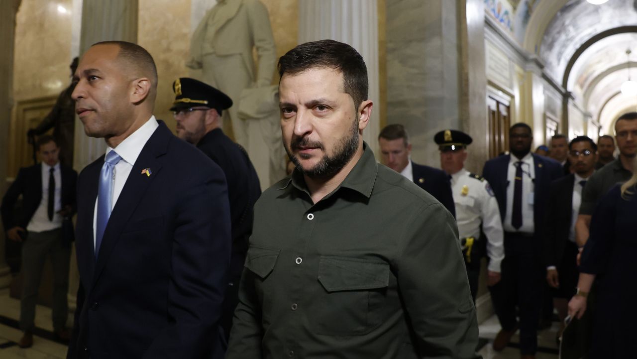 WASHINGTON, DC - SEPTEMBER 21: President of Ukraine Volodymyr Zelensky walks with Minority Leader Rep. Hakeem Jeffries (D-NY) as he arrives for a meeting with members of the U.S. House of Representatives at the U.S. Capitol on September 21, 2023 in Washington, DC. President Zelensky is in the nation's capital to meet with lawmakers after attending the United Nations General Assembly in New York. (Photo by Anna Moneymaker/Getty Images)