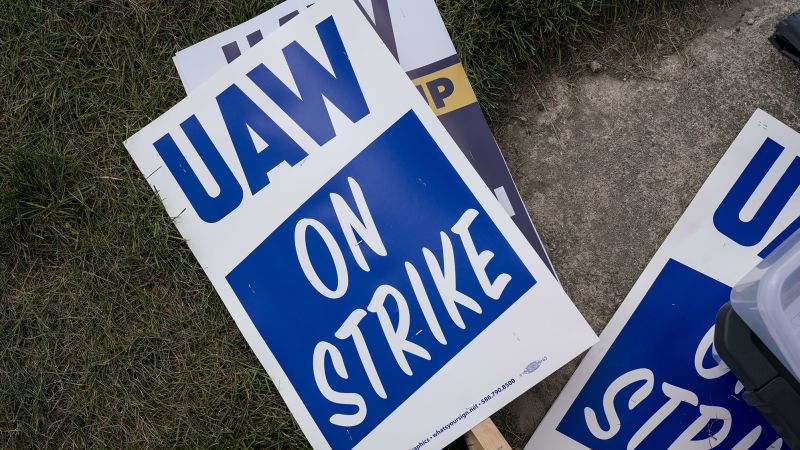 NextImg:UAW says it is prepared to strike for 'months' in leaked messages | CNN Business