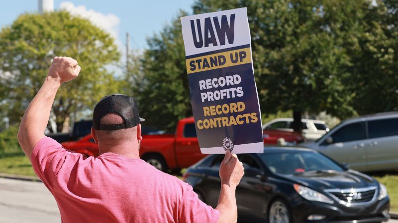 Read more about the article UAW announces significant expansion of strike at GM Stellantis but reports progress in talks at Ford – CNN
