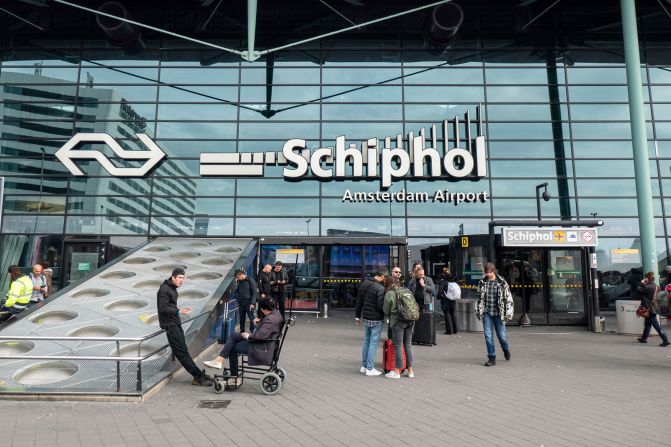 <strong>No. 3:</strong> Schiphol Amsterdam Airport (AMS) in the Netherlands. 