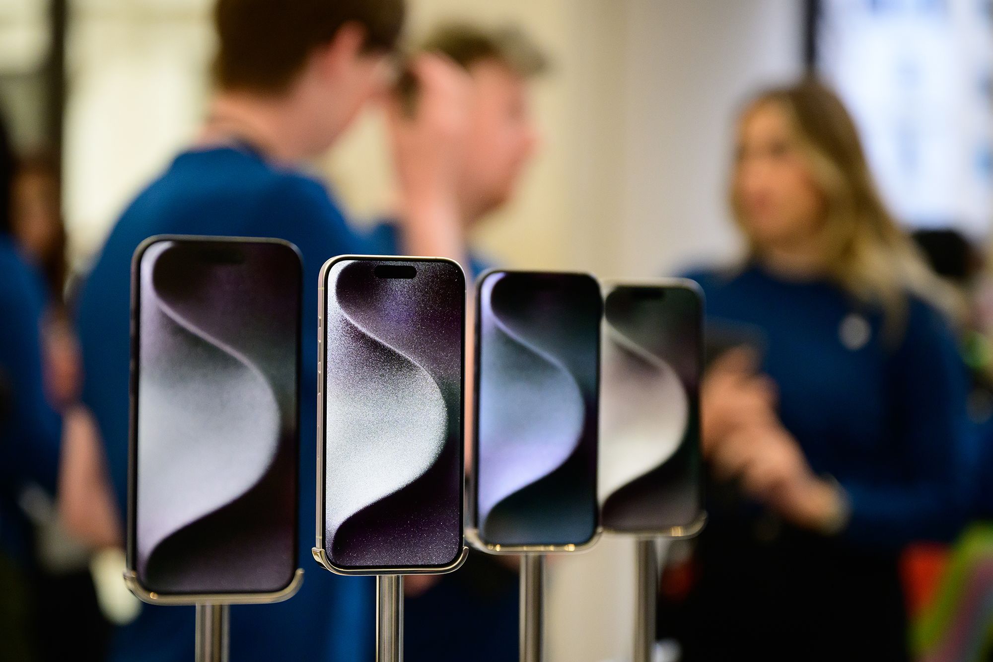 Apple Store Goes Down Ahead Of IPhone 15 Pre-Orders, Deliveries Pushed Back  To November