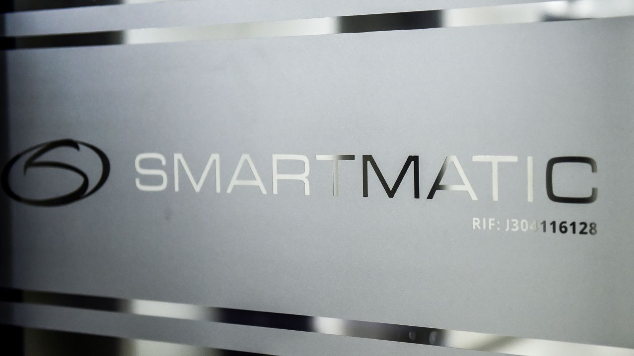 Picture of the logo of Smartmatic. (Photo by Ronaldo SCHEMIDT / AFP) (Photo by RONALDO SCHEMIDT/AFP via Getty Images)