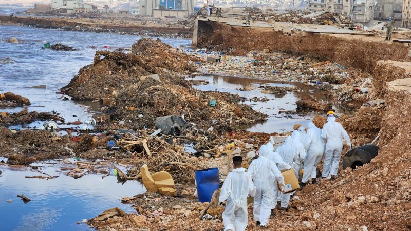 Висши либийски служители са задържани при разследване на смъртоносни наводнения