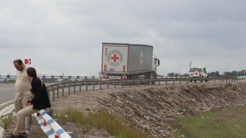 Конвой на Червения кръст с хуманитарна помощ навлезе в Нагорни