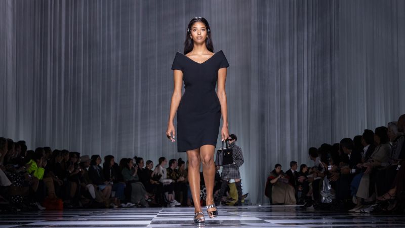 NextImg:Vanessa Bryant cheers on daughter Natalia during runway debut in Milan | CNN