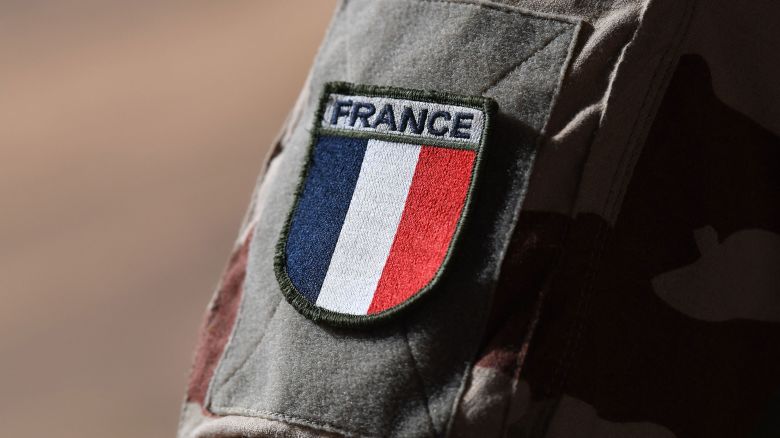 A general view of a military crest of the French Army in Niamey, on July 15, 2022 during an official visit of French Ministers of Foreign Affairs and Armed Forces to Niger. (Photo by BERTRAND GUAY / AFP) (Photo by BERTRAND GUAY/AFP via Getty Images)
