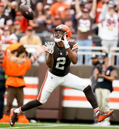 Cleveland Browns wide receiver Amari Cooper pulls in a catch for a touchdown during the Browns' 27-3 victory over the Tennessee Titans at Cleveland Browns Stadium on September 24. 
