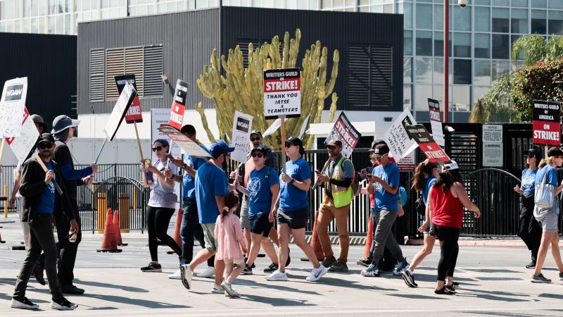 Photo of WGA-Streik: Die Hollywood Writers Association und die Studios haben eine vorläufige Einigung erzielt, die möglicherweise einen monatelangen Streik beendet