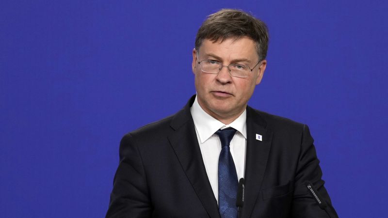 Komisař EU pro obchod slibuje „asertivnější“ přístup k Číně, protože schodek roste