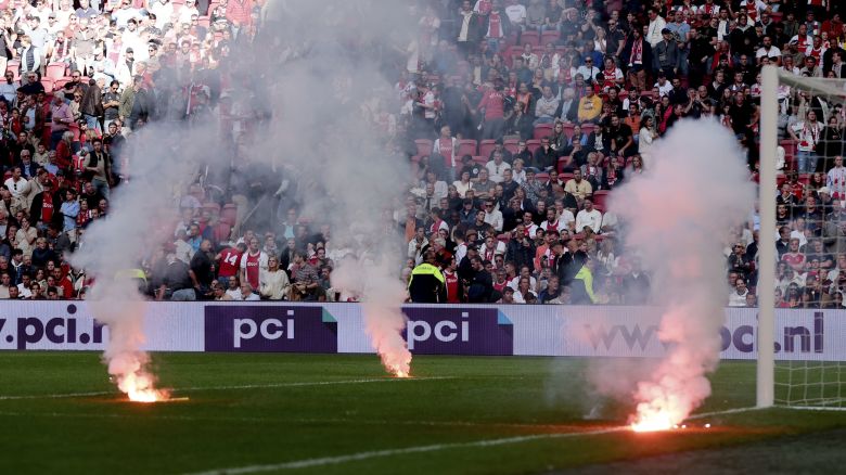 AMSTERDAM, NETHERLANDS - SEPTEMBER 24: Supporters of Ajax thrown for the third time fireworks on the pitch during the Dutch Eredivisie  match between Ajax v Feyenoord at the Johan Cruijff Arena on September 24, 2023 in Amsterdam Netherlands (Photo by Pim Waslander/Soccrates Images/Getty Images)