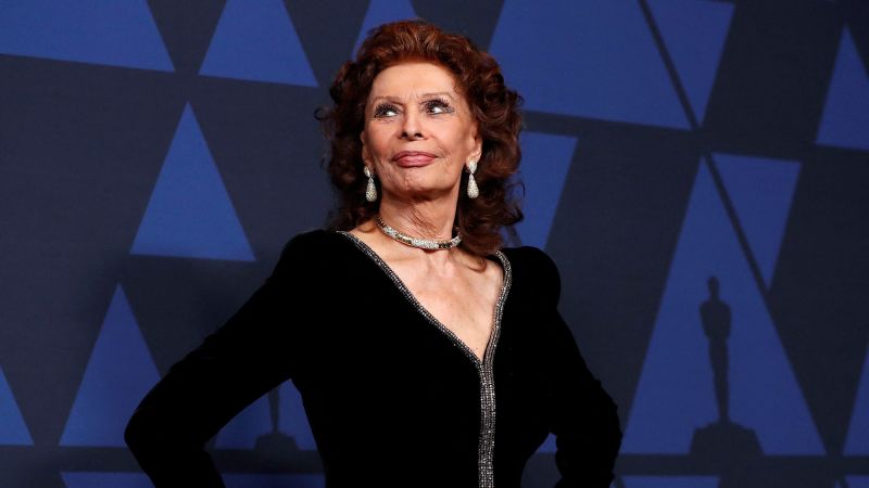 NextImg:Sophia Loren has surgery after fall | CNN