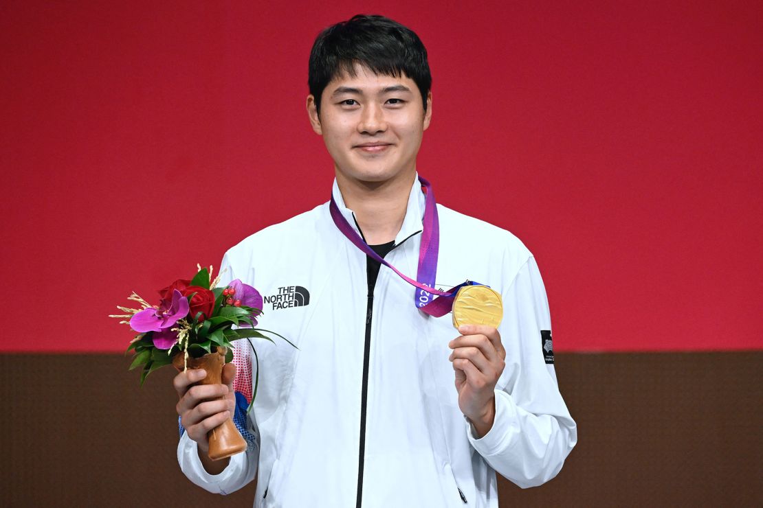 Winning a gold medal at the Asian Games, like Oh Sang-uk achieved in the men's sabre this year in Hangzhou, means South Korean men earn an exemption from military duty.