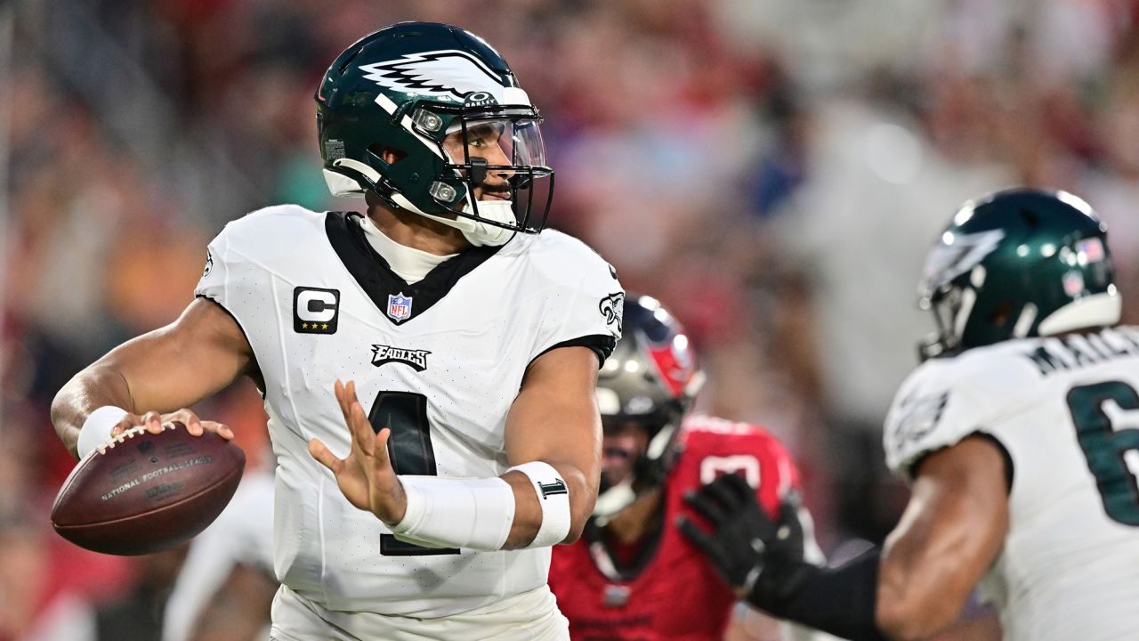 Monday Night Football: Philadelphia Eagles remain undefeated as they beat  the Tampa Bay Buccaneers
