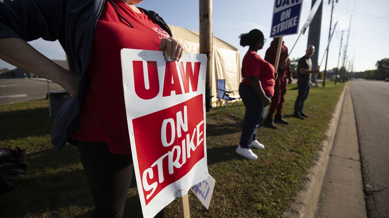 Members of the United Auto Workers union strike outside a General Motors facility in Lansing, Michigan, on September 23.