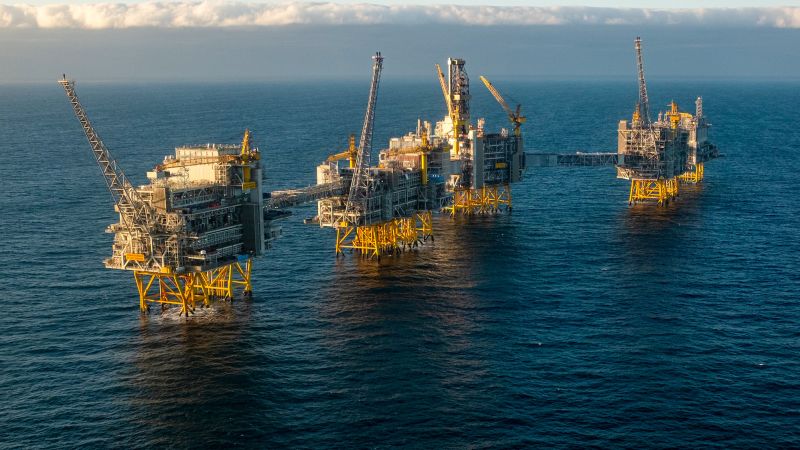 Великобритания одобрява огромно, спорно петролно и газово находище в Северно море