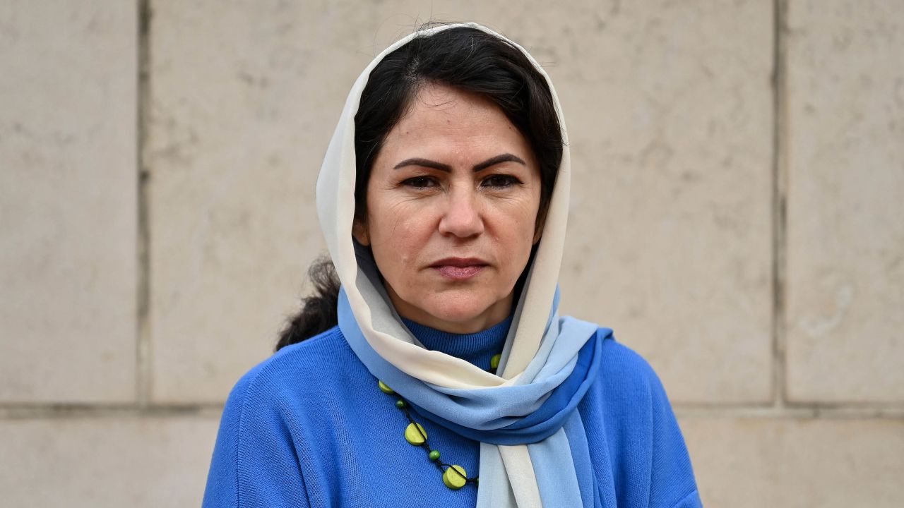 Fawzia Koofi, ancienne vice-présidente du parlement afghan qui vit désormais en exil, est photographiée à Londres en décembre 2022.