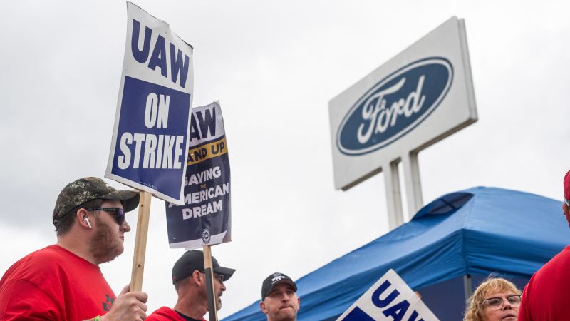 NextImg:Autoworkers union may expand its strike again | CNN Business