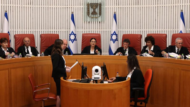 Върховният съд на Израел отмени ключова част от реформата на съдебната система с решение, което може да разпали отново разделенията, докато войната бушува