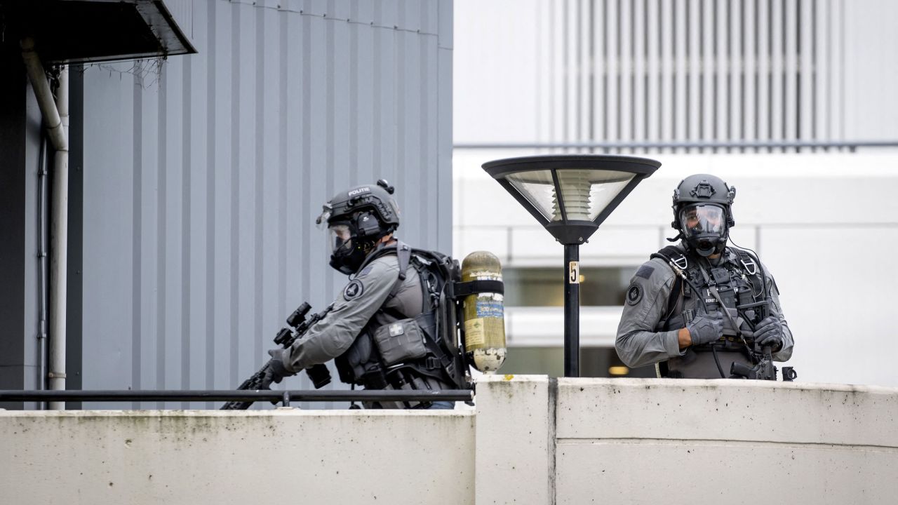 TOPSHOT - Police officers from the special intervention service take part in an operation at the Erasmus MC hospital that has been cordonned off following reports of a shooting, in Rotterdam, on September 28, 2023. Three people were injured in two separate shootings in Rotterdam on September 28, 2023, according to Dutch police and local media, with the gunman arrested after holing up in a hospital (Photo by Sem van der Wal / ANP / AFP) / Netherlands OUT (Photo by SEM VAN DER WAL/ANP/AFP via Getty Images)