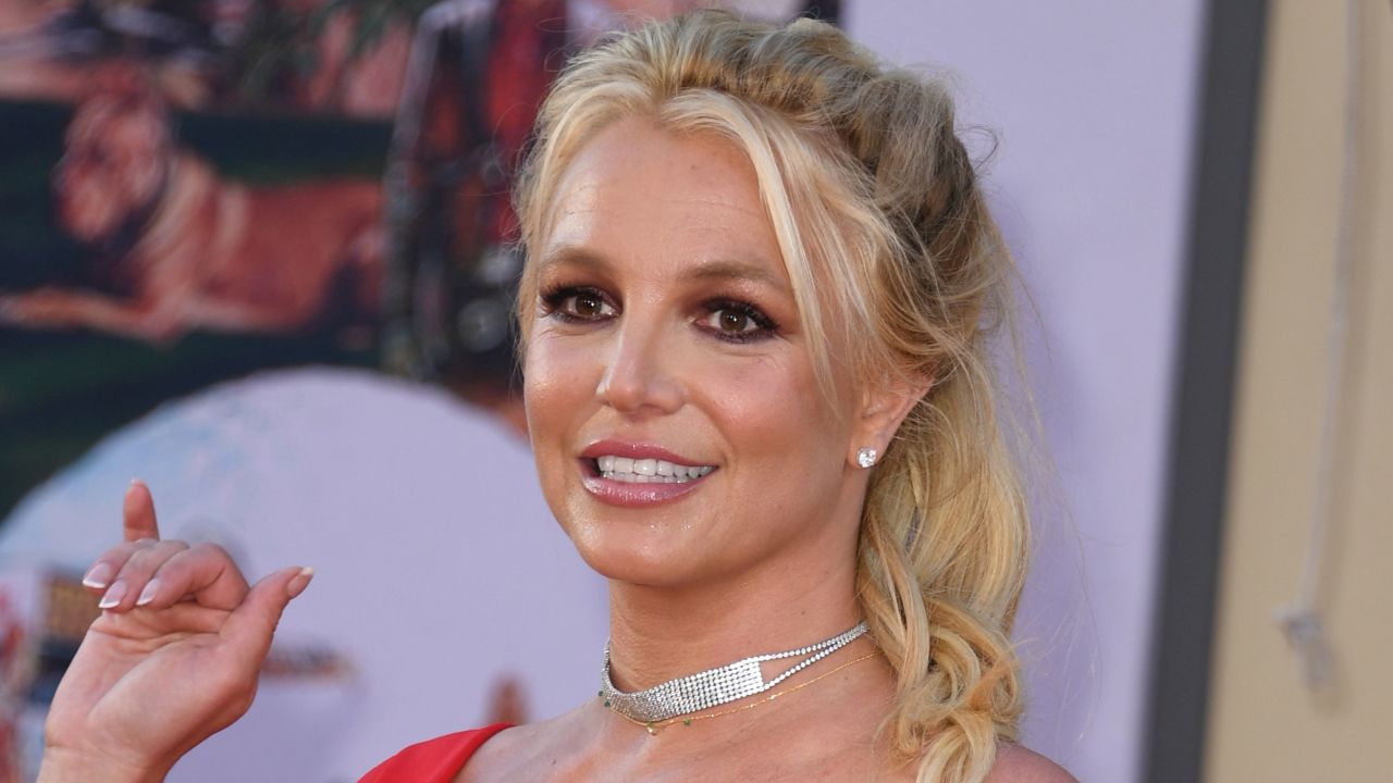 Britney Spears Wellness Check To Singers Home Over Video Showing Her Dancing With Knives Cnn