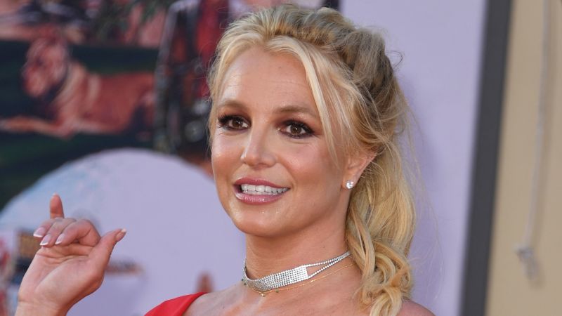 NextImg:Police dispatched to Britney Spears' home over video showing singer dancing with knives | CNN