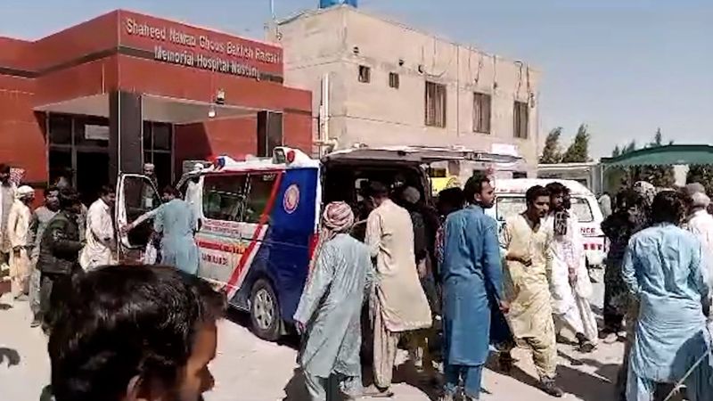 Mastung, Pákistán: Nejméně 52 lidí bylo zabito po výbuchu v náboženském průvodu