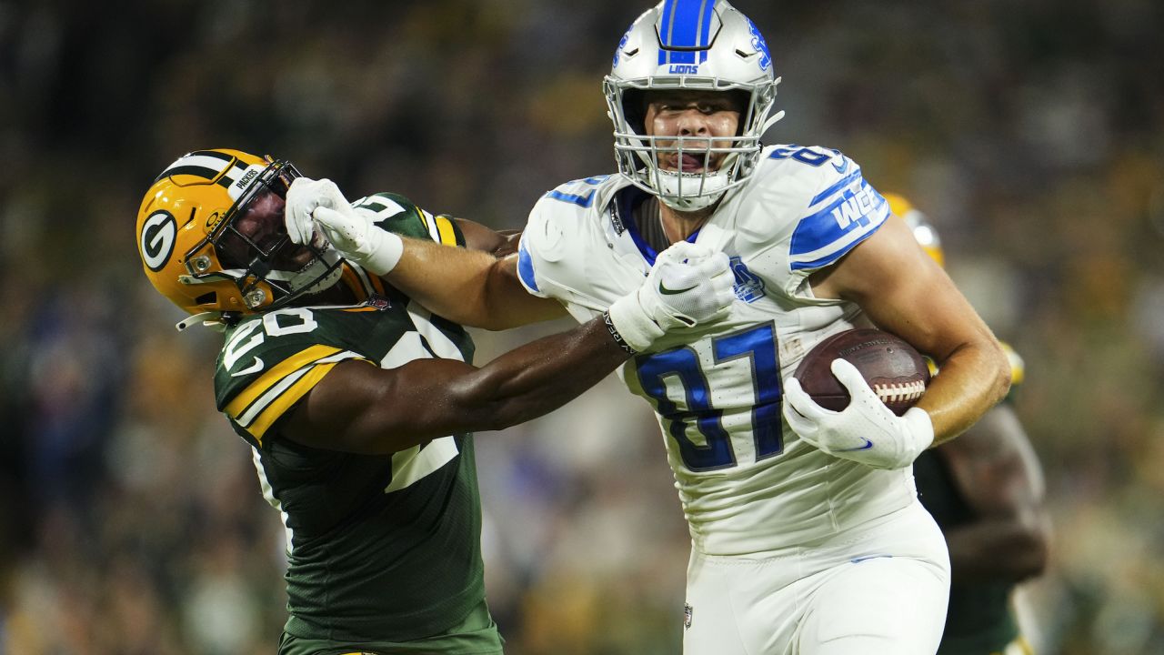 GREEN BAY, WI - SEPTEMBER 28: Sam LaPorta #87 of the Detroit Lions runs the ball during an NFL football game at Lambeau Field on September 28, 2023 in Green Bay, Wisconsin. (Photo by Cooper Neill/Getty Images)