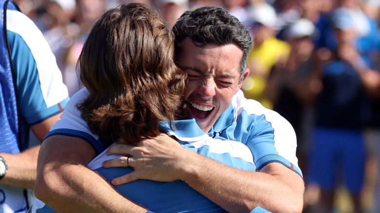 Golf - The 2023 Ryder Cup - Marco Simone Golf & Country Club, Rome, Italy - September 29, 2023
Team Europe's Rory McIlroy and Tommy Fleetwood celebrate on the 17th green after winning their match during the Foursomes