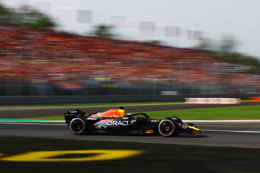 MONZA, ITALY - SEPTEMBER 03: Max Verstappen of the Netherlands driving the (1) Oracle Red Bull Racing RB19 on track during the F1 Grand Prix of Italy at Autodromo Nazionale Monza on September 03, 2023 in Monza, Italy. (Photo by Mark Thompson/Getty Images)