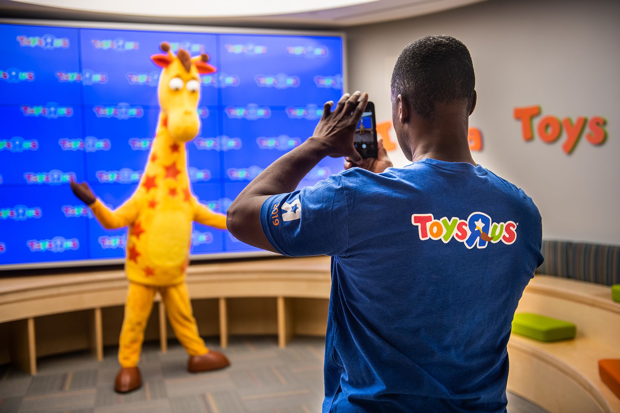 Toys R Us To Open S Across