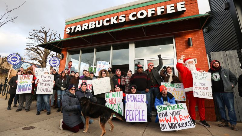 Read more about the article Judge: Starbucks violated federal labor law by withholding pay hikes from unionized workers – CNN