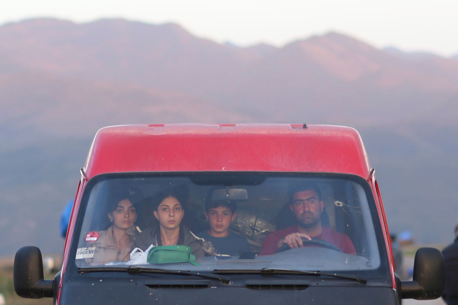 Ethnic Armenians from Nagorno-Karabakh drive to Goris on September 28.