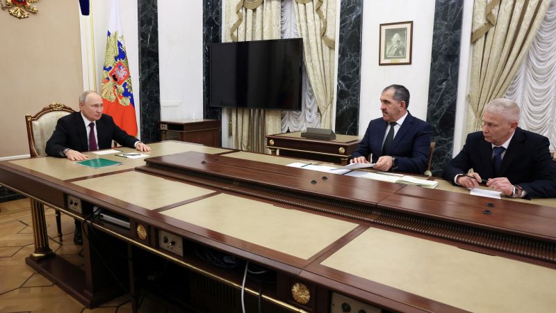 NextImg:The message behind Putin's Wagner meeting | CNN